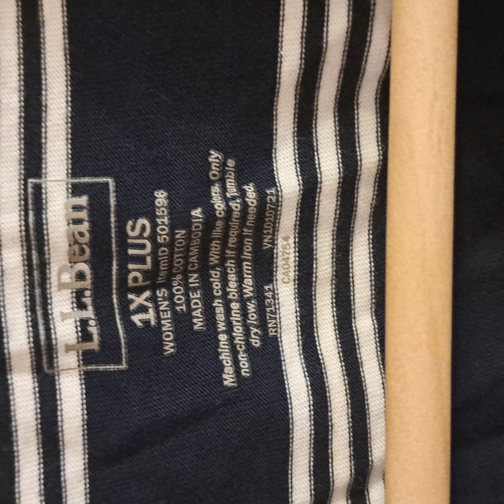 1X LL Bean navy and white striped crew neck T shirt